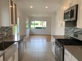 Building Photo - 3172 Rowena Ave