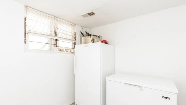 Building Photo - 5141 S Carpenter St