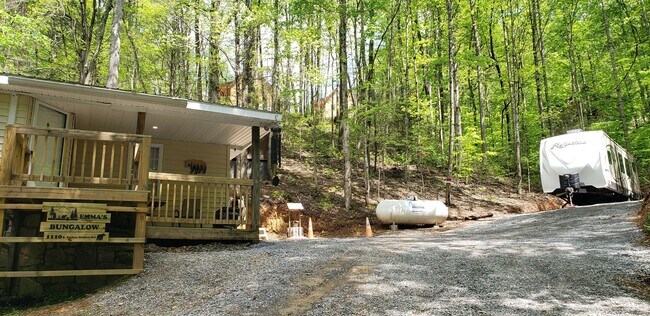 Building Photo - 1110 S Spring Hollow Rd