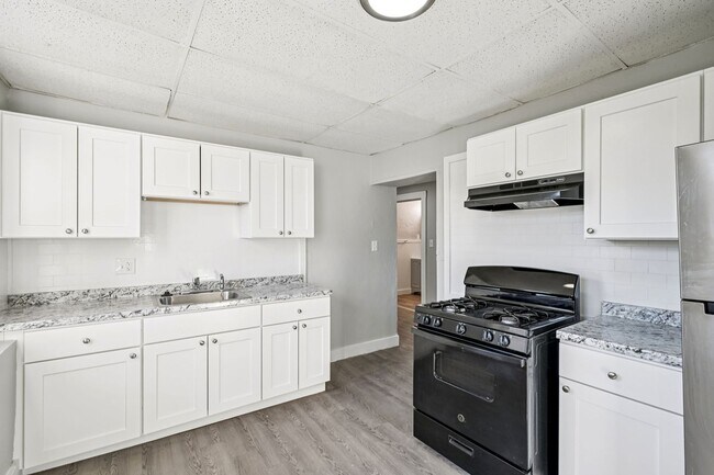 Building Photo - 71 Almont St