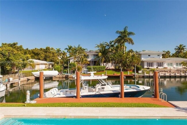 Building Photo - 6831 Sunrise Ct