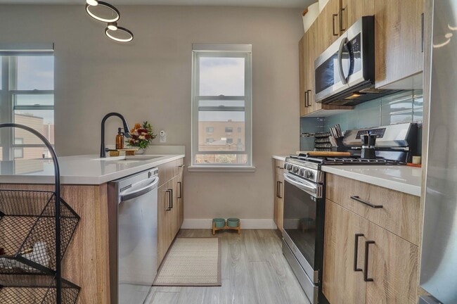 Building Photo - 212 70th St