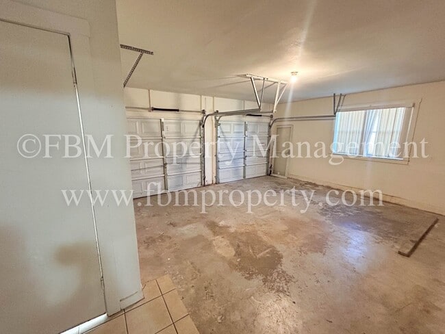 Building Photo - 4205 W Park Row Blvd