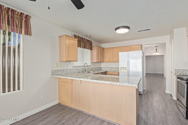 Building Photo - 10848 W Ventana Dr S