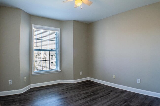 Building Photo - 334 Quietwood Dr