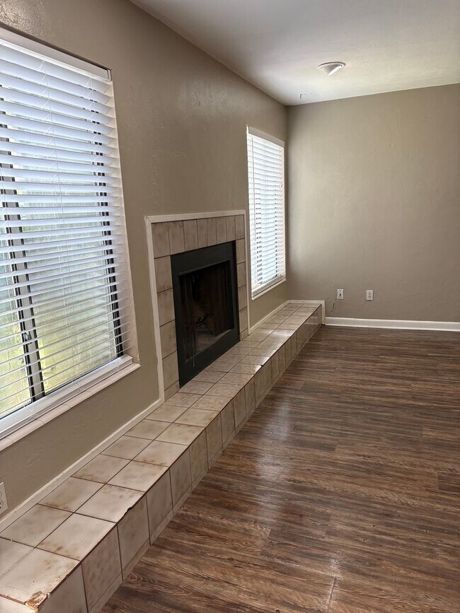 Building Photo - 2 story townhouse near TMH!!!