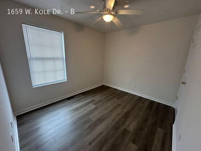 Building Photo - 1659 W Kole Dr