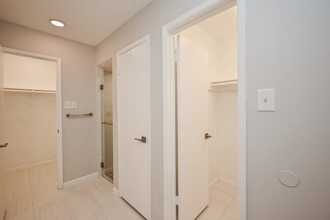 Building Photo - 2818 Green Fields Dr