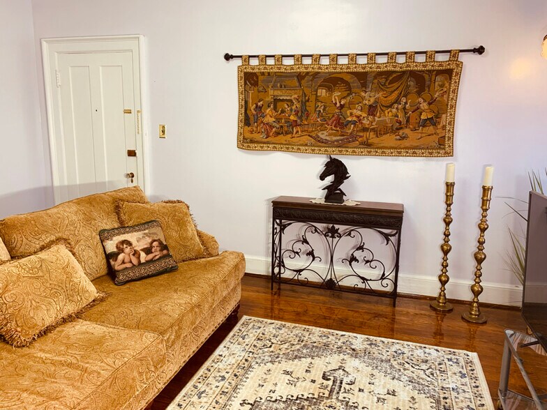 Primary Photo - 211 S Princeton Cir
