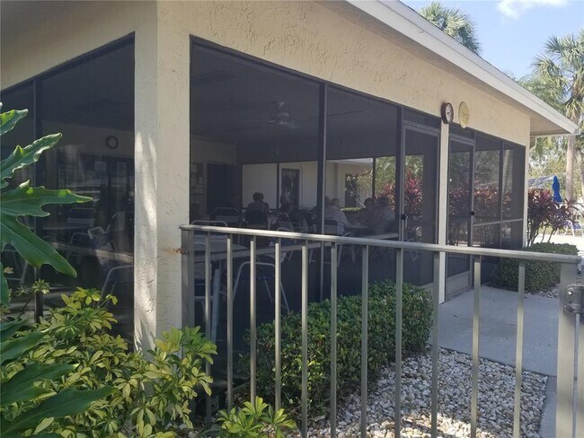 Building Photo - 7050 Fairway Bend Ln