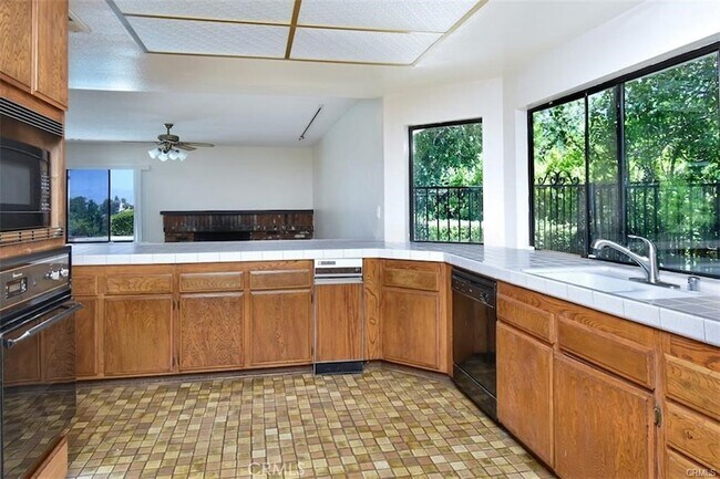 Building Photo - 4061 Falling Leaf Dr