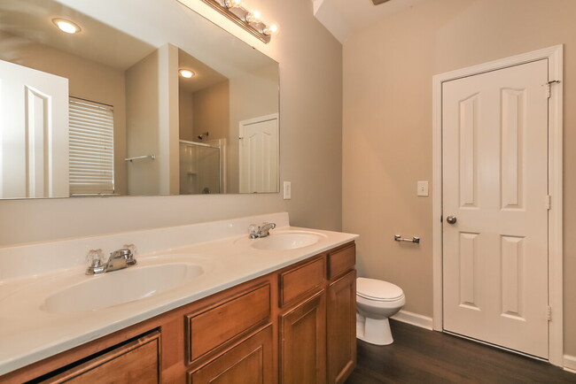 Building Photo - 544 Wrayhill Dr