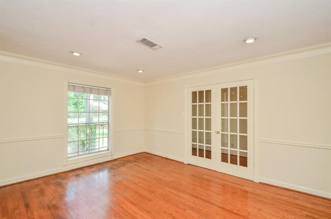 Building Photo - 6611 Cypress Point Dr