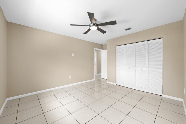 Building Photo - 313 SE 4th Terrace