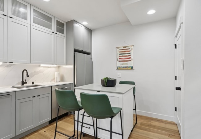 Building Photo - Three-Bedroom Townhouse Close to Seattle Pacific University!!!