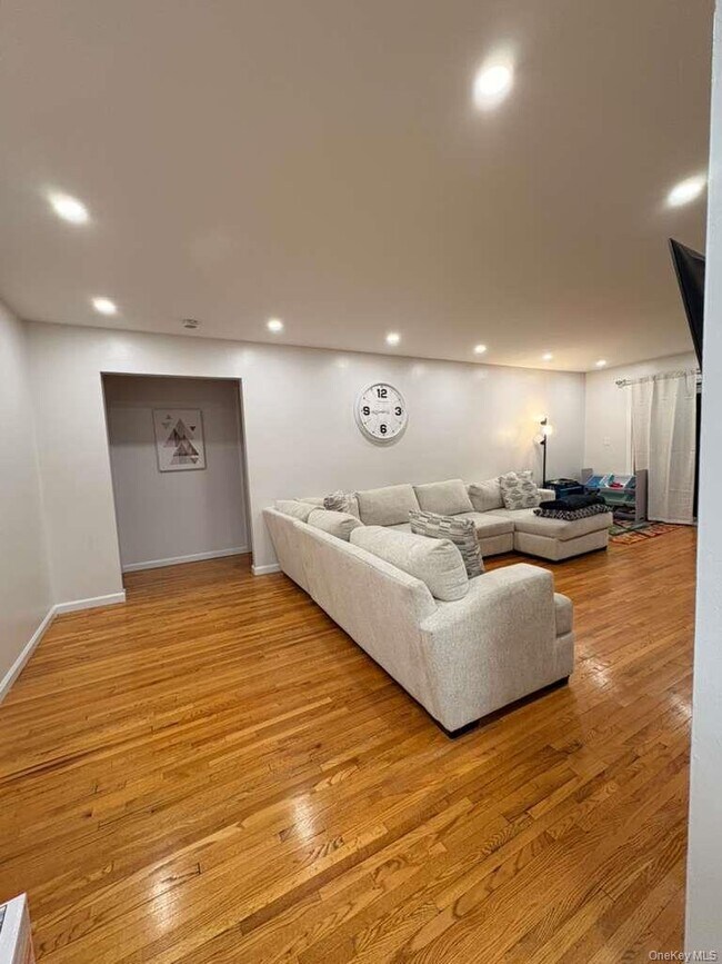 Building Photo - 4 Charles Ln