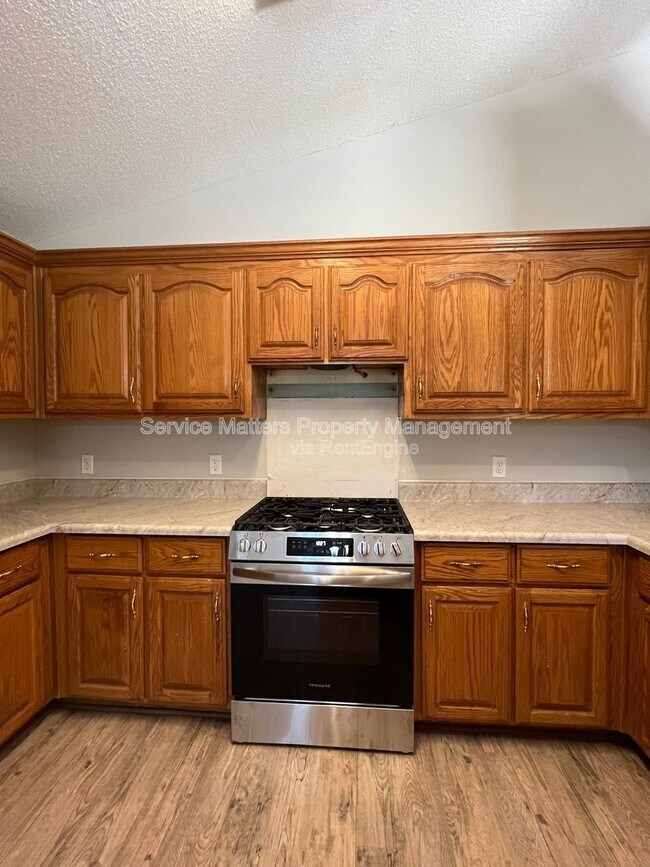 Building Photo - 5959 Sleepy Hollow Ct