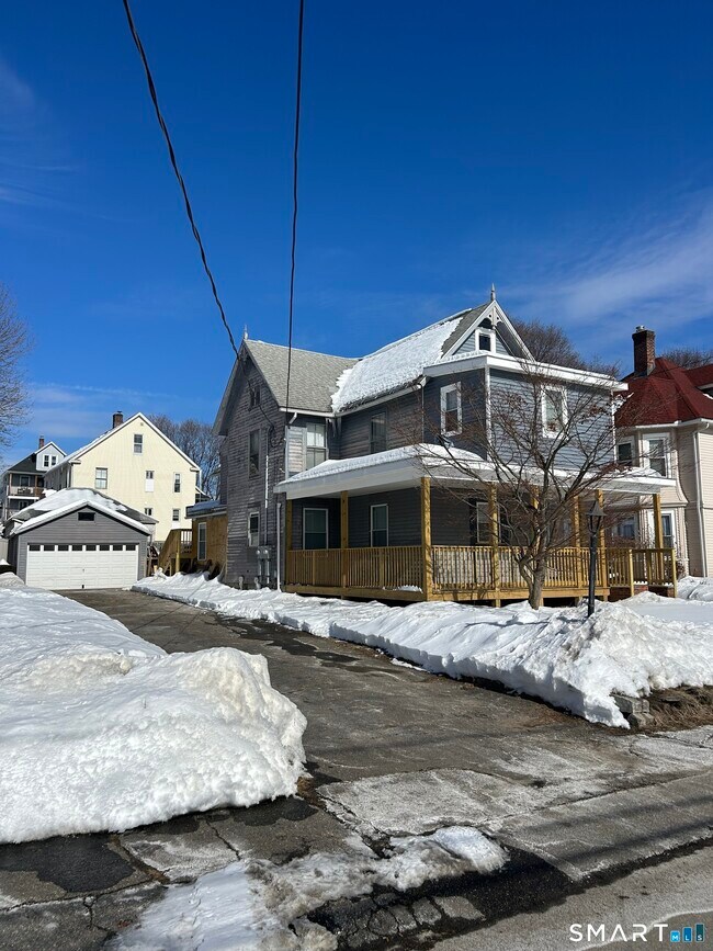 Building Photo - 54 Forest St