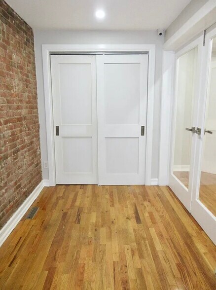 Building Photo - 422 Clermont Ave