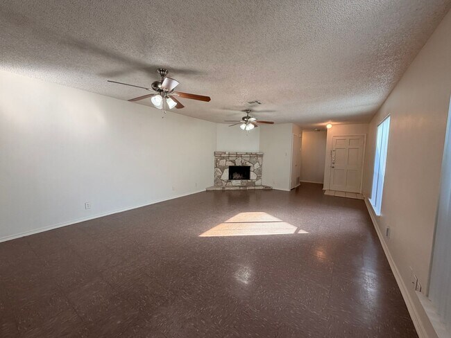 Building Photo - 8435 Cranberry Hill