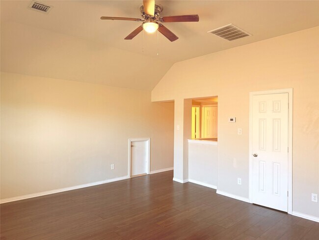 Building Photo - 29015 Davenport Dr