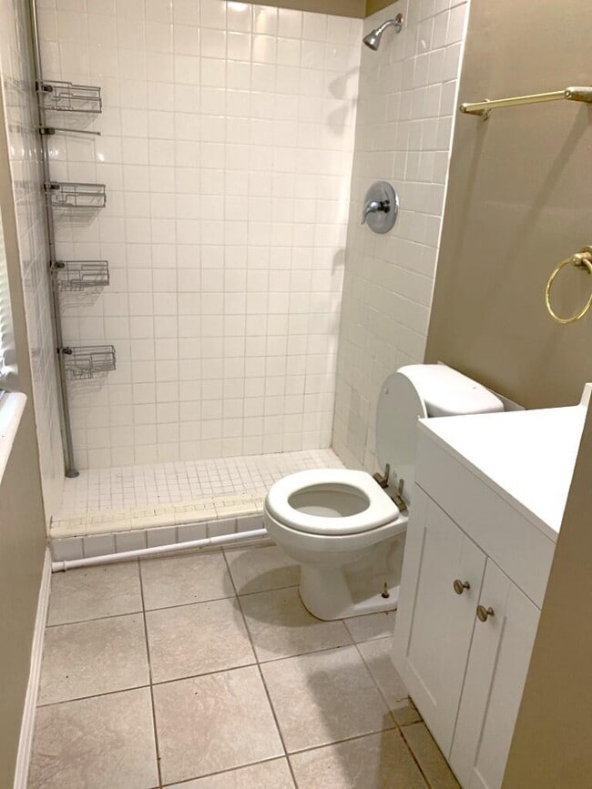 Building Photo - 935 Bolton Ln