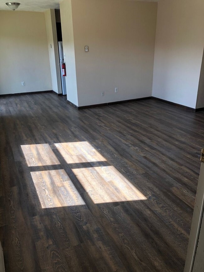 Building Photo - 2 bedroom available July 1st
