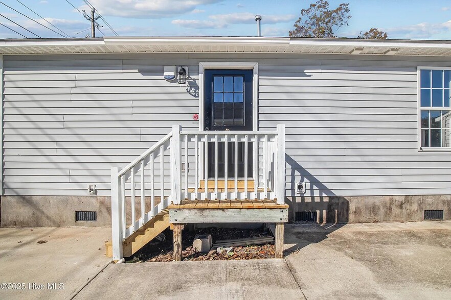 Building Photo - 1216 Walt Bellamy Dr