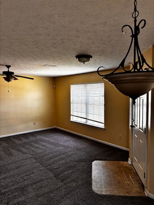 Building Photo - First two weeks free for approved applicant