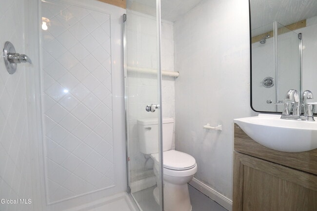 Building Photo - 442 Plymouth Ave