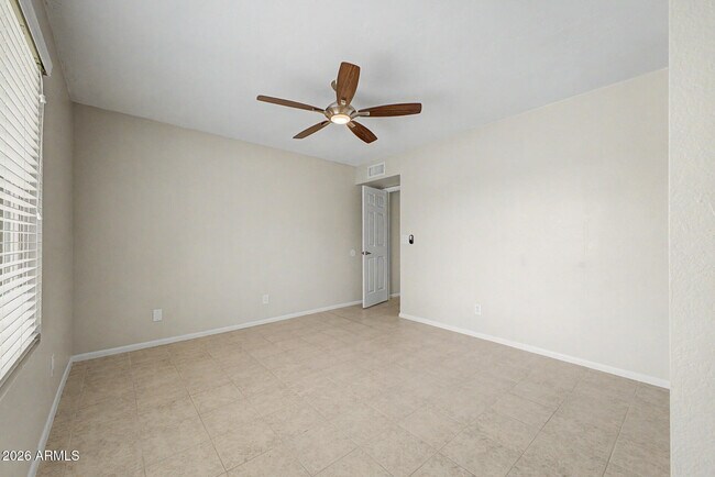 Building Photo - 907 N 85th Pl