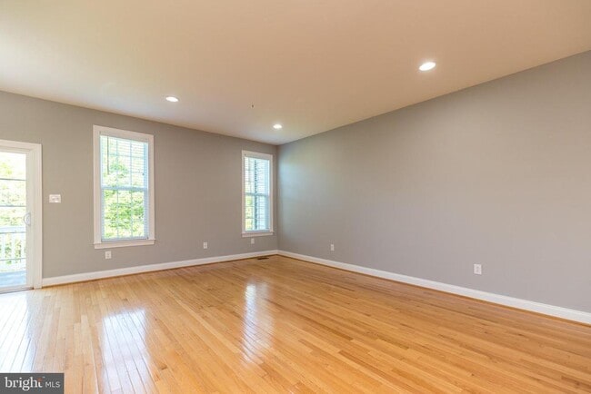 Building Photo - 3216 Brookside Dr