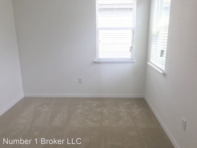 Building Photo - 4 br, 3.5 bath House - 12682 Salomon Cove ...