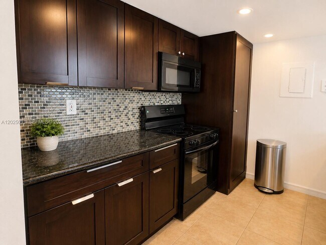 Building Photo - 7601 E Treasure Dr