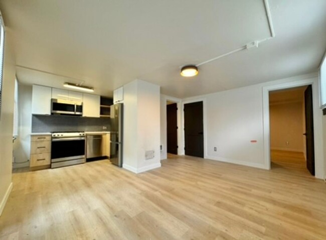 Building Photo - 1 Bd / 1 Ba Seattle Apartment