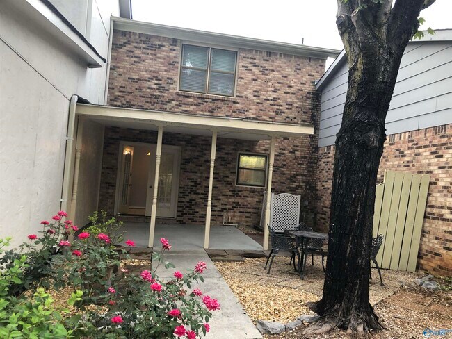 Building Photo - 337 Chateau Dr SW