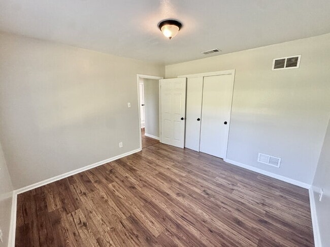 Building Photo - 3176 Beauchamp Dr