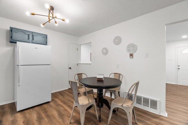 Building Photo - 11814 Flushing Dr