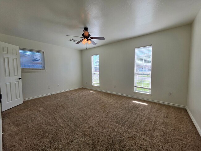 Building Photo - 3 bed, 2 bath home in Shawnee!