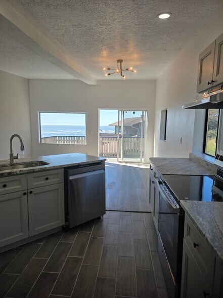 Island kitchen with ocean views - 1047 Wharf St