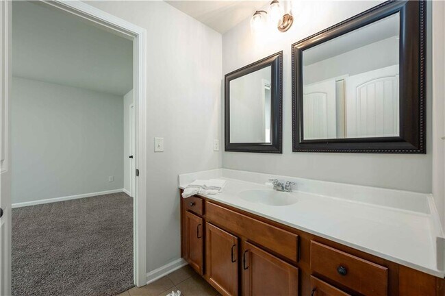 Building Photo - 5875 Chestnut Dr