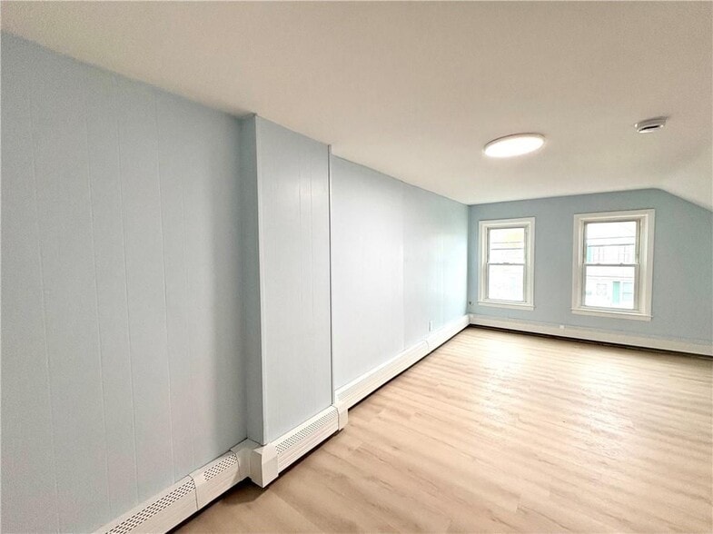 Building Photo - 23 Knight St