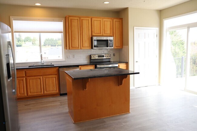 Building Photo - 9507 NE 39th Ave