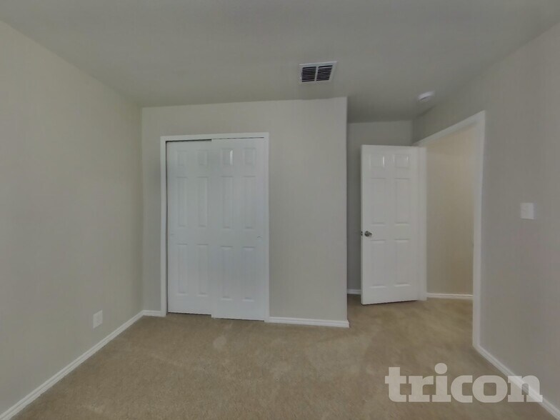 Building Photo - 7034 Daybreak Peaks