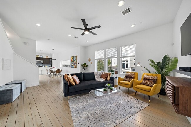 Building Photo - 3002 Hawkins St