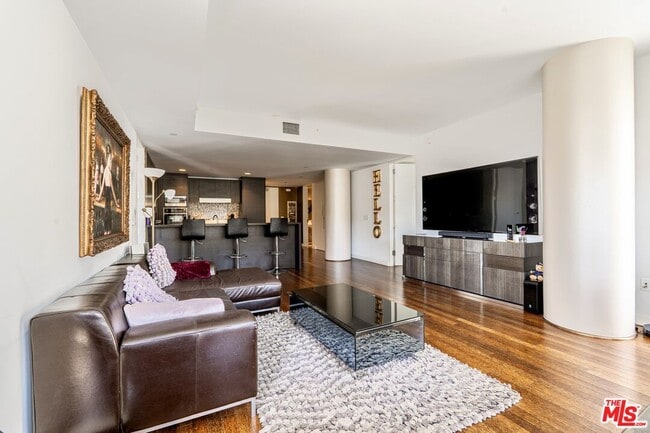 Building Photo - 6250 Hollywood Blvd