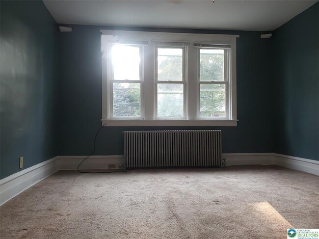 Building Photo - 915 S Front St