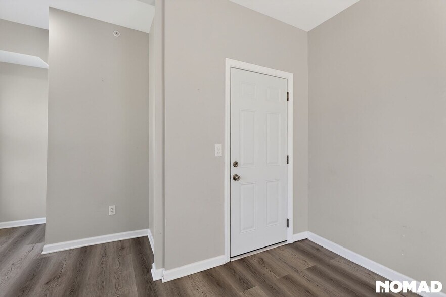 Building Photo - 558 Marston St