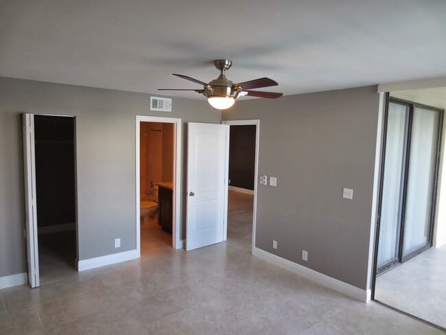 Building Photo - 118 Lake Emerald Dr