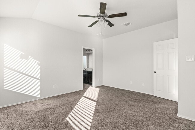 Building Photo - Beautiful 4bed/2 bath